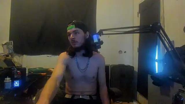 nuttyking2022 online show from February 6, 7:18 pm