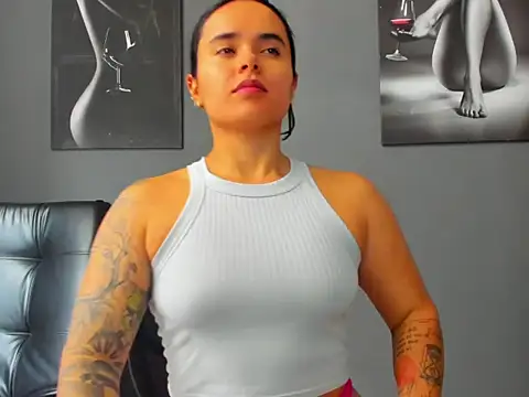 karlyjons12 online show from December 16, 4:23 pm