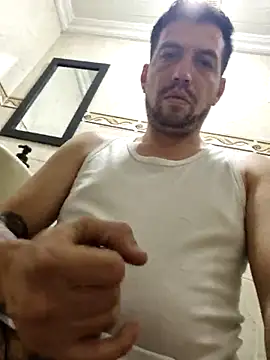 Snapshot of reyarturs13 chatting on February 6, 3:27 am reyarturs13 online show from February 6, 3:27 am