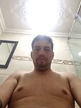 Snapshot of reyarturs13 chatting on February 11, 4:55 am reyarturs13 online show from February 11, 4:55 am