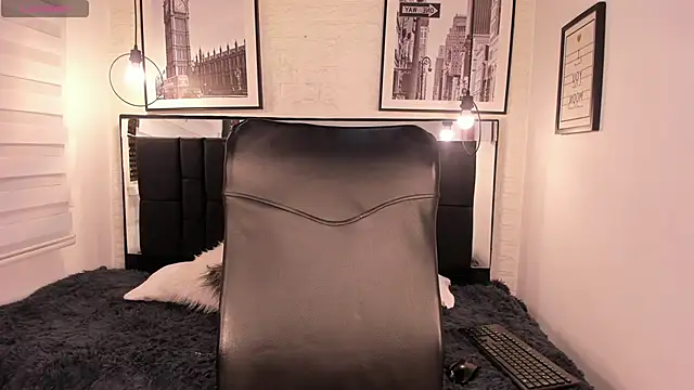 tylla  online show from October 25, 3:25 am