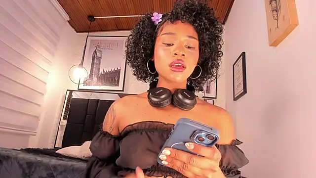 tylla  online show from November 19, 2:55 am