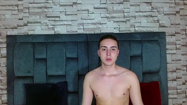 angel holguin22 online show from February 8, 4:04 pm