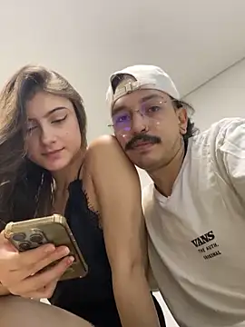 Lillyandbillyy online show from February 3, 11:47 pm