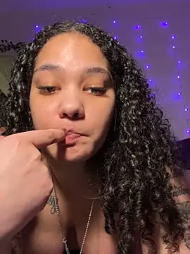 tastylolaaa online show from March 18, 8:28 am