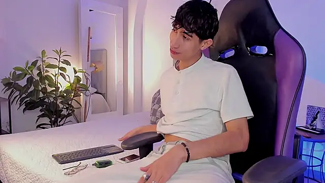 Snapshot of NovaaWheler chatting on February 7, 4:59 am NovaaWheler online show from February 7, 4:59 am