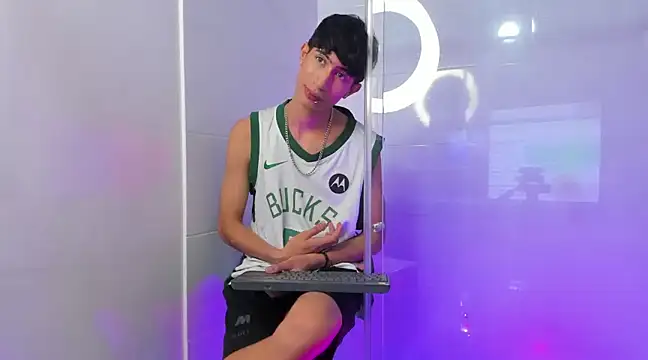 Snapshot of NovaaWheler chatting on February 13, 12:54 pm NovaaWheler online show from February 13, 12:54 pm