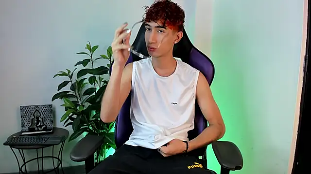 Snapshot of NovaaWheler chatting on February 25, 4:46 am NovaaWheler online show from February 25, 4:46 am