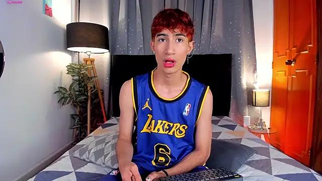 Snapshot of NovaaWheler chatting on February 28, 9:58 am NovaaWheler online show from February 28, 9:58 am