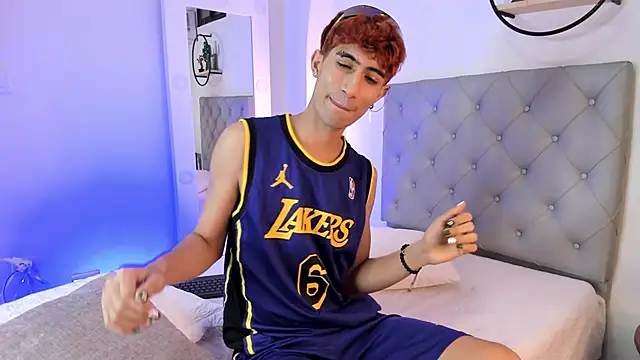 Snapshot of NovaaWheler chatting on February 28, 1:36 pm NovaaWheler online show from February 28, 1:36 pm