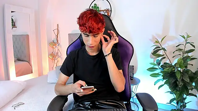 Snapshot of NovaaWheler chatting on March 2, 4:28 am NovaaWheler online show from March 2, 4:28 am