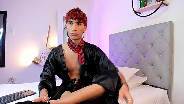 Snapshot of NovaaWheler chatting on March 8, 4:34 am NovaaWheler online show from March 8, 4:34 am