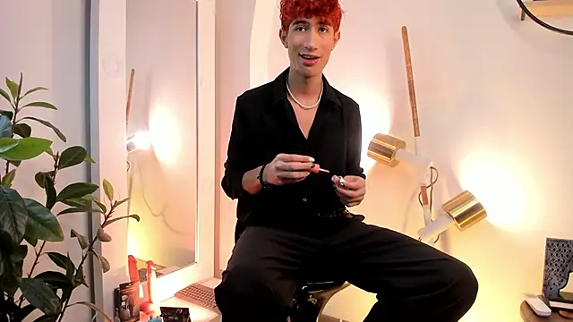 Snapshot of NovaaWheler chatting on March 10, 5:00 am NovaaWheler online show from March 10, 5:00 am