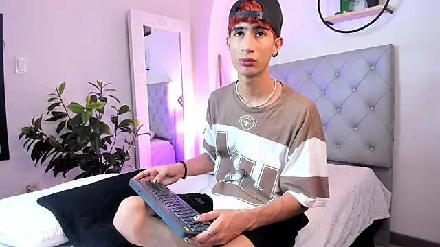 Snapshot of NovaaWheler chatting on March 11, 3:59 am NovaaWheler online show from March 11, 3:59 am