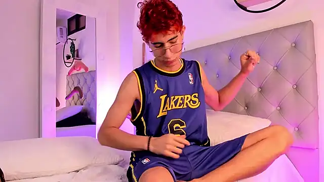 Snapshot of NovaaWheler chatting on March 14, 12:40 pm NovaaWheler online show from March 14, 12:40 pm