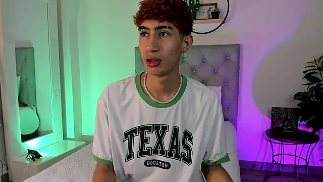 Snapshot of NovaaWheler chatting on March 19, 2:13 pm NovaaWheler online show from March 19, 2:13 pm