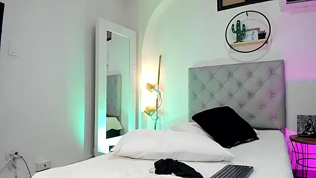 Snapshot of NovaaWheler chatting on March 22, 5:06 am NovaaWheler online show from March 22, 5:06 am