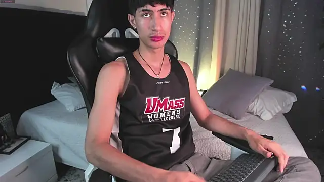 Snapshot of NovaaWheler chatting on September 12, 9:26 pm NovaaWheler online show from September 12, 9:26 pm