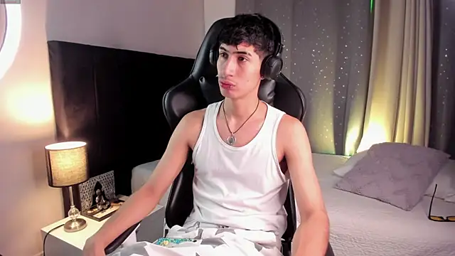 Snapshot of NovaaWheler chatting on September 13, 12:49 pm NovaaWheler online show from September 13, 12:49 pm