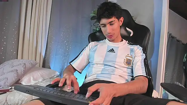 Snapshot of NovaaWheler chatting on September 20, 1:23 pm NovaaWheler online show from September 20, 1:23 pm