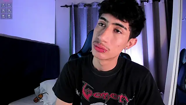 Snapshot of NovaaWheler chatting on September 25, 4:54 pm NovaaWheler online show from September 25, 4:54 pm