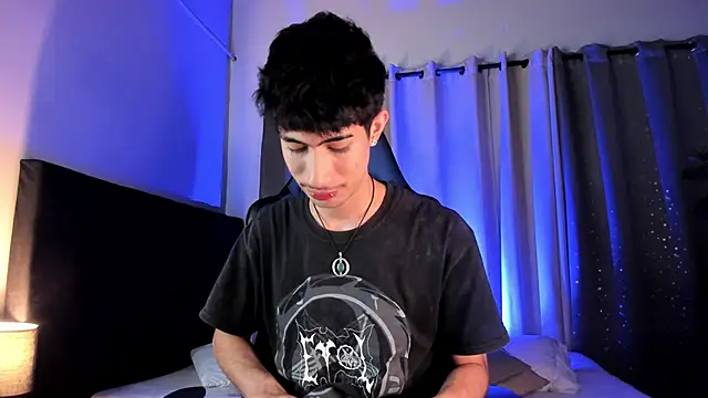 Snapshot of NovaaWheler chatting on October 1, 7:42 pm NovaaWheler online show from October 1, 7:42 pm