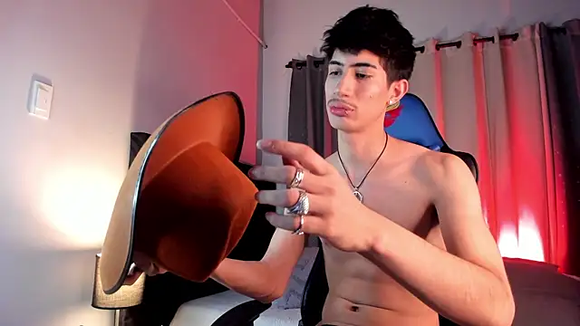 Snapshot of NovaaWheler chatting on October 2, 9:11 pm NovaaWheler online show from October 2, 9:11 pm