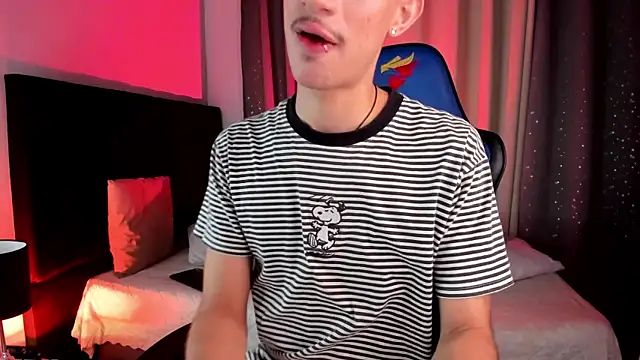 Snapshot of NovaaWheler chatting on October 8, 6:38 pm NovaaWheler online show from October 8, 6:38 pm