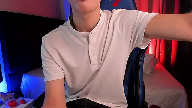 Snapshot of NovaaWheler chatting on October 10, 8:41 pm NovaaWheler online show from October 10, 8:41 pm