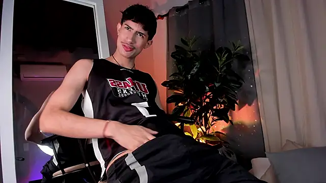 Snapshot of NovaaWheler chatting on October 12, 12:48 pm NovaaWheler online show from October 12, 12:48 pm