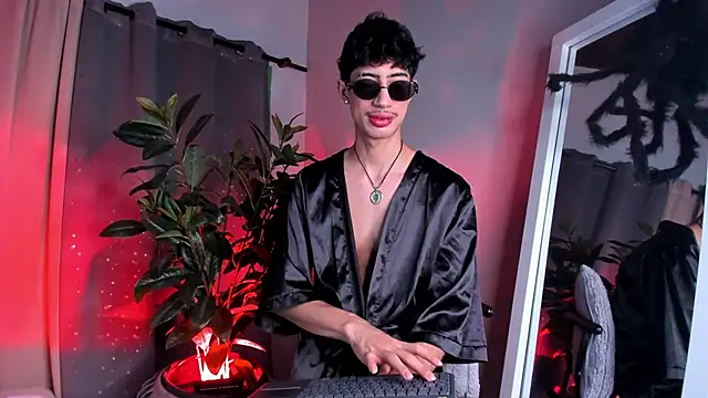 Snapshot of NovaaWheler chatting on October 18, 8:09 pm NovaaWheler online show from October 18, 8:09 pm