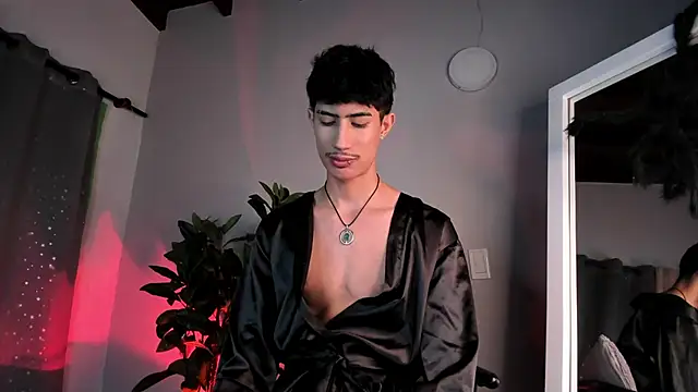 Snapshot of NovaaWheler chatting on October 19, 7:36 pm NovaaWheler online show from October 19, 7:36 pm