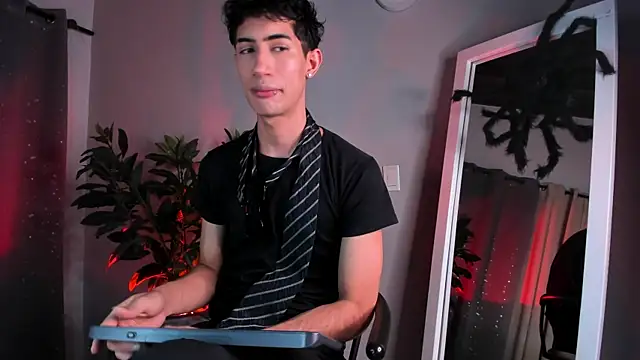 Snapshot of NovaaWheler chatting on October 22, 7:02 pm NovaaWheler online show from October 22, 7:02 pm