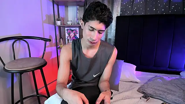 Snapshot of NovaaWheler chatting on October 24, 7:10 pm NovaaWheler online show from October 24, 7:10 pm