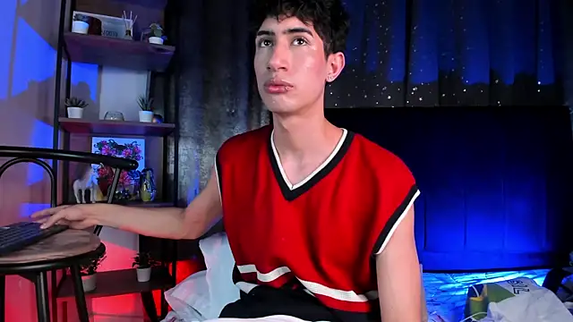 Snapshot of NovaaWheler chatting on October 25, 9:20 pm NovaaWheler online show from October 25, 9:20 pm