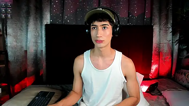 Snapshot of NovaaWheler chatting on October 27, 6:45 pm NovaaWheler online show from October 27, 6:45 pm