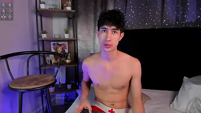 Snapshot of NovaaWheler chatting on October 28, 8:00 pm NovaaWheler online show from October 28, 8:00 pm