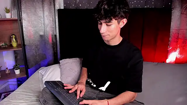 Snapshot of NovaaWheler chatting on October 30, 5:46 pm NovaaWheler online show from October 30, 5:46 pm