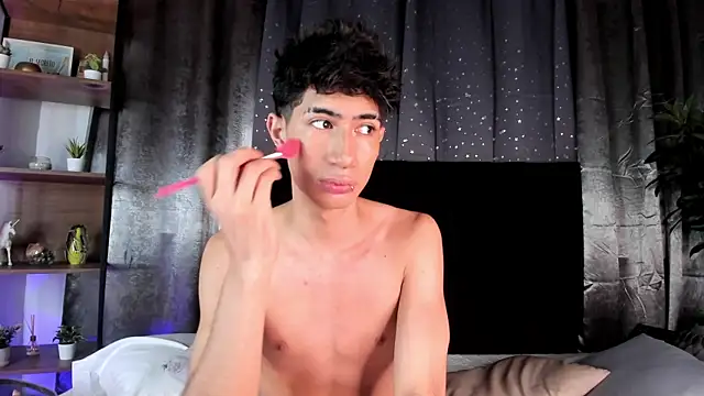 Snapshot of NovaaWheler chatting on November 2, 1:02 pm NovaaWheler online show from November 2, 1:02 pm