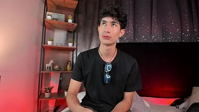 Snapshot of NovaaWheler chatting on November 16, 7:41 pm NovaaWheler online show from November 16, 7:41 pm