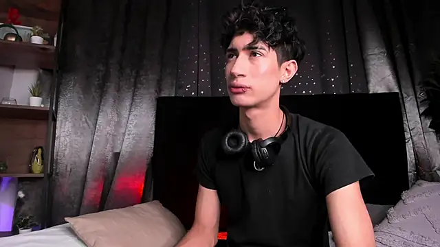 Snapshot of NovaaWheler chatting on November 21, 7:23 pm NovaaWheler online show from November 21, 7:23 pm