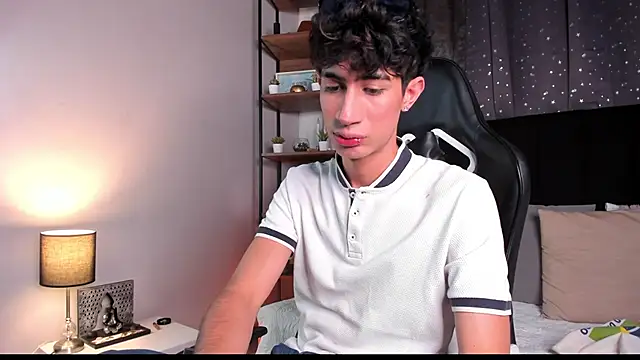 Snapshot of NovaaWheler chatting on November 26, 8:32 pm NovaaWheler online show from November 26, 8:32 pm