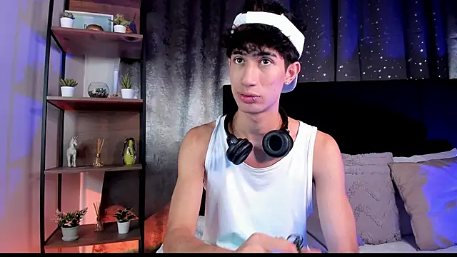 Snapshot of NovaaWheler chatting on November 27, 9:17 pm NovaaWheler online show from November 27, 9:17 pm