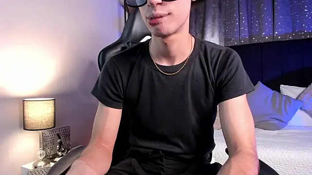 Snapshot of NovaaWheler chatting on November 28, 7:49 pm NovaaWheler online show from November 28, 7:49 pm