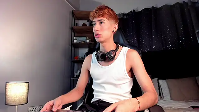 Snapshot of NovaaWheler chatting on December 5, 1:42 pm NovaaWheler online show from December 5, 1:42 pm