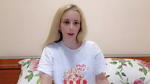 ChristiHanson online show from April 11, 1:21 am