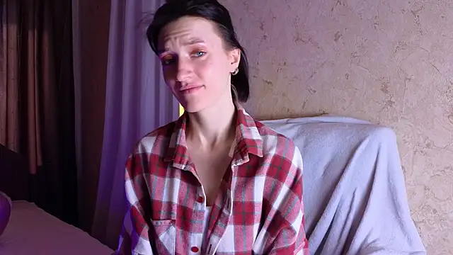 roxy riot  online show from February 17, 7:37 am