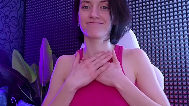 roxy riot  online show from February 28, 7:37 am