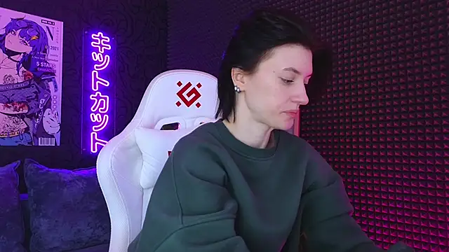 roxy riot  online show from March 7, 1:31 am