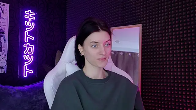 roxy riot  online show from March 9, 1:35 am